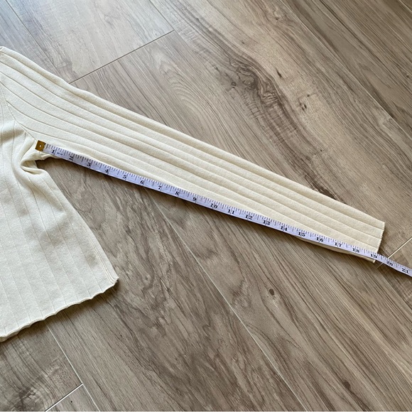 Abercrombie ivory cropped ribbed buttoned long sleeve cardigan top size XS - Picture 8 of 8